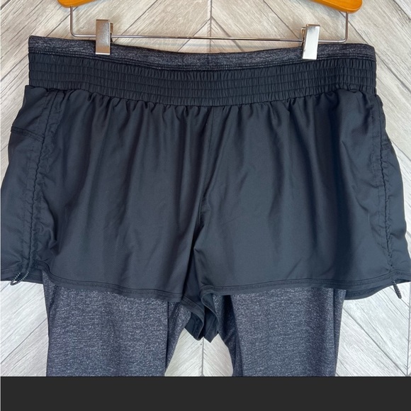 Athleta Go Getter 2 in 1 Knicker Capri Shorts - Picture 1 of 5